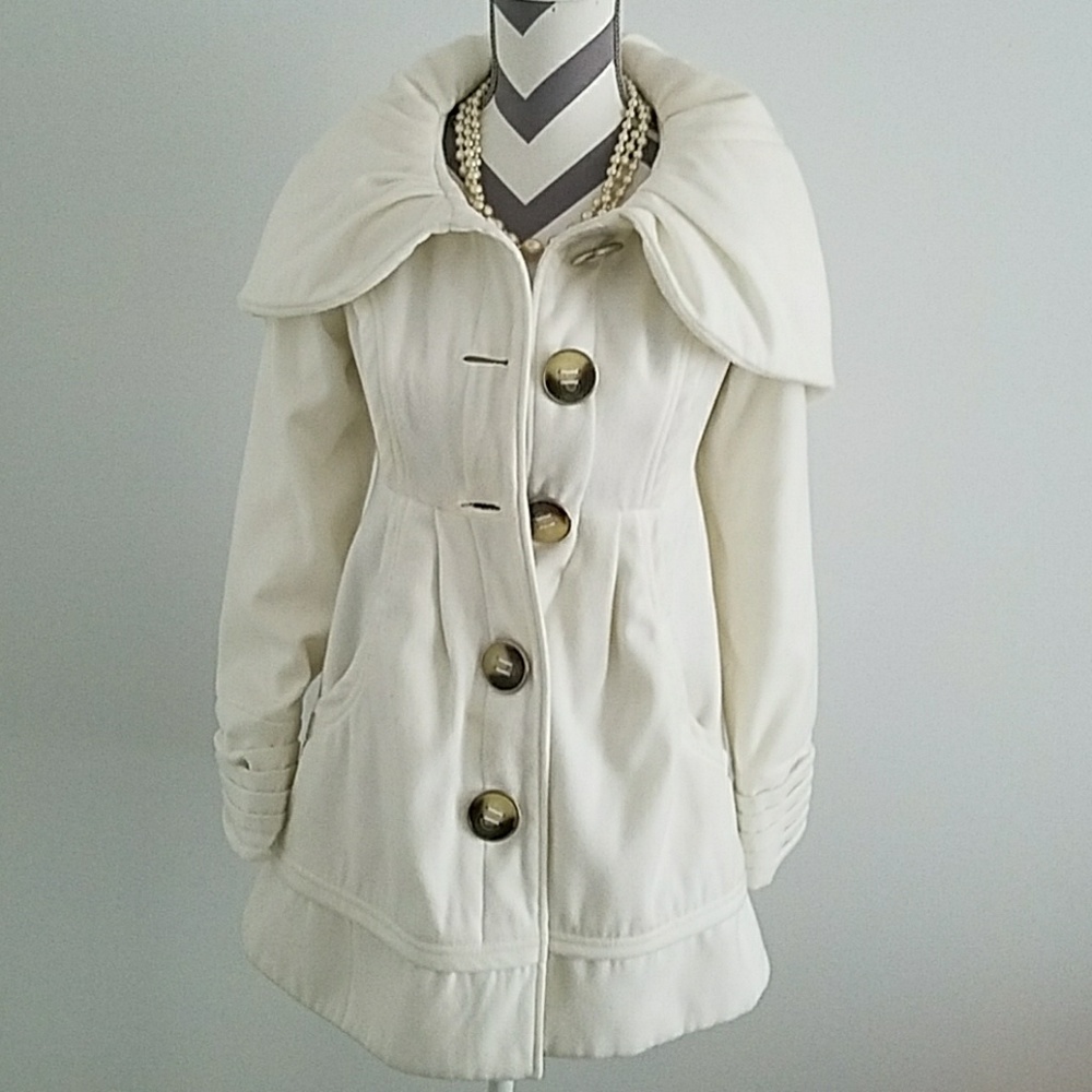 Adorable off white coat